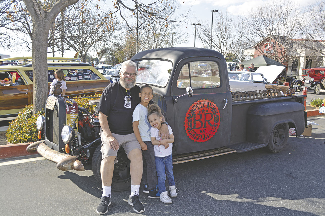 Sweetheart Cruise at Bob’s draws a big crowd
